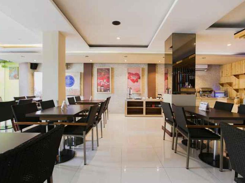 Life Puri Hotel Surabaya Gubeng Exterior photo