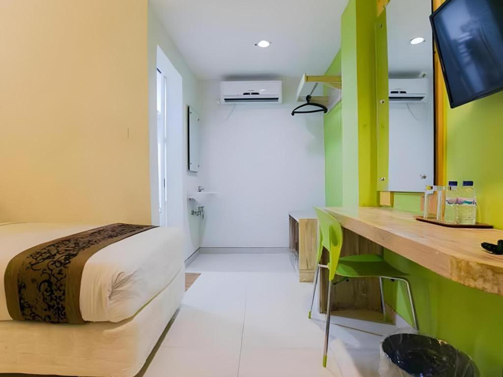 Life Puri Hotel Surabaya Gubeng Exterior photo