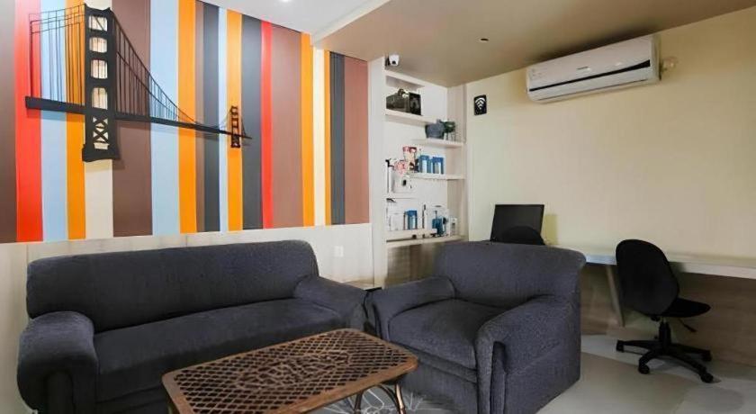 Life Puri Hotel Surabaya Gubeng Exterior photo