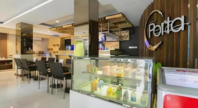Life Puri Hotel Surabaya Gubeng Exterior photo