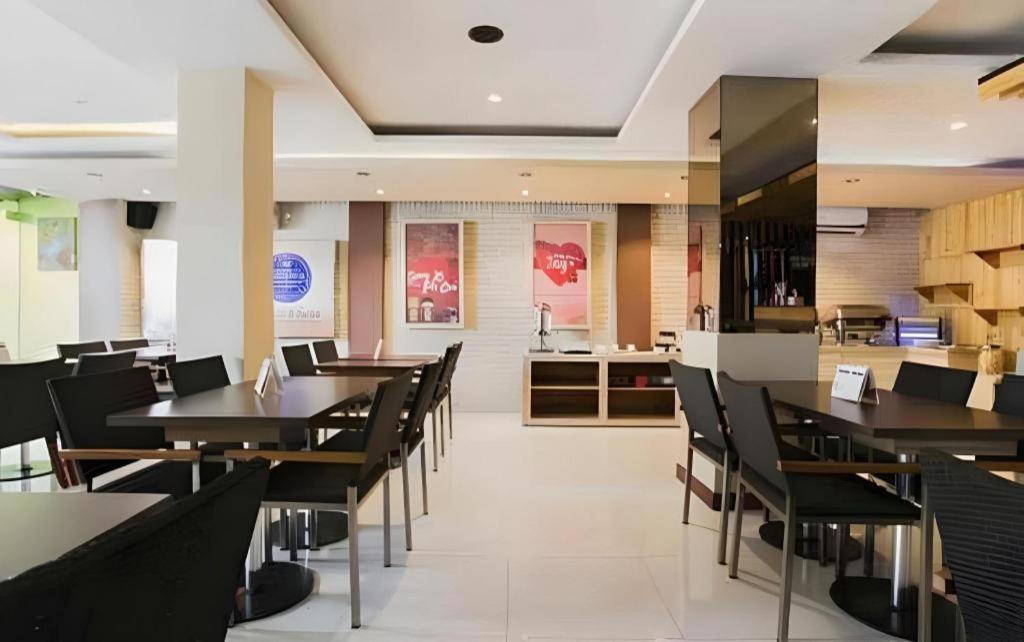 Life Puri Hotel Surabaya Gubeng Exterior photo