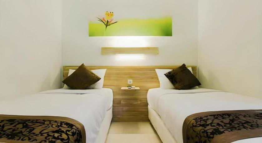 Life Puri Hotel Surabaya Gubeng Exterior photo